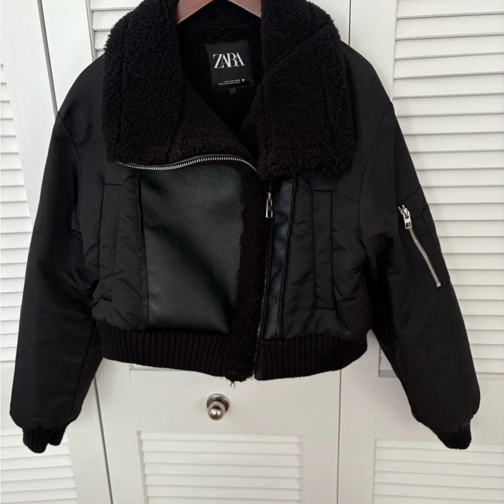 Zara Black Bomber Jacket with Shearling Detail - Picture 6 of 9